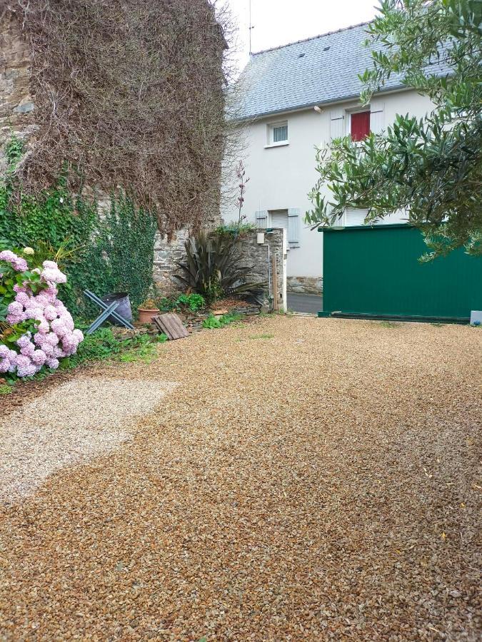 Appartement Au Centre Ville Avec Un Beau Jardin Prive Lannion Buitenkant foto